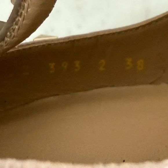 Valentino Garavani Rockstud T-Strap Pointed Toe Pump Size 38 - Picture 6 of 10